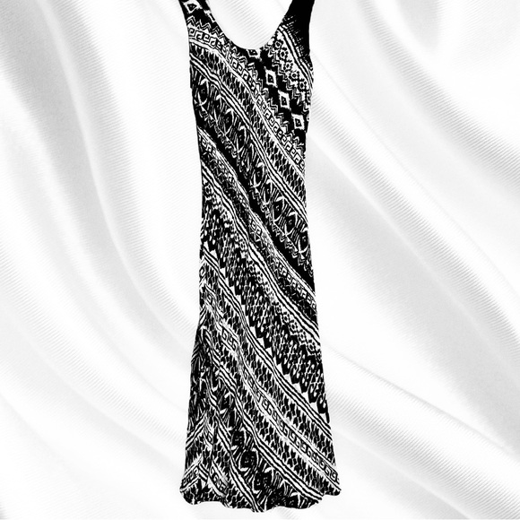 NIKKY Black and White Reversible Maxi Dress - Picture 5 of 9